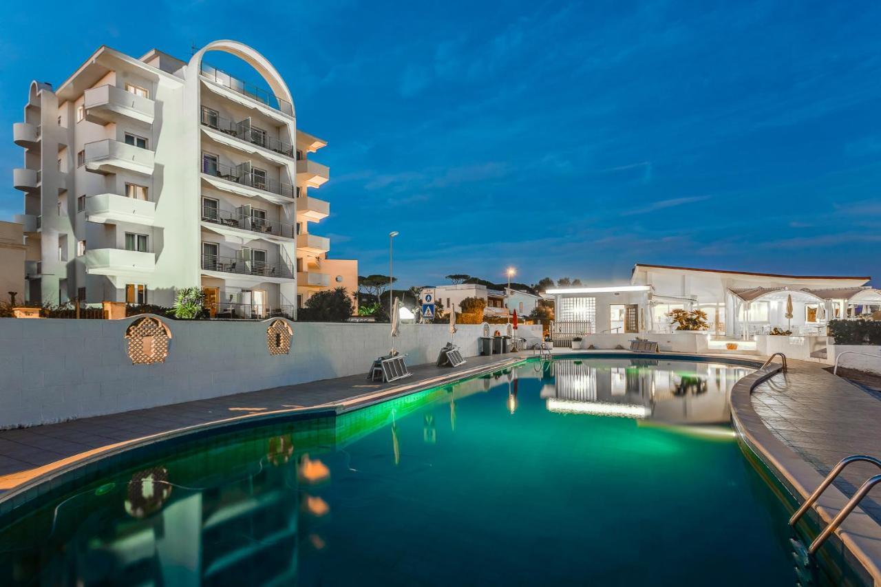 Hotel Cavalluccio Marino Santa Marinella Exteriör bild