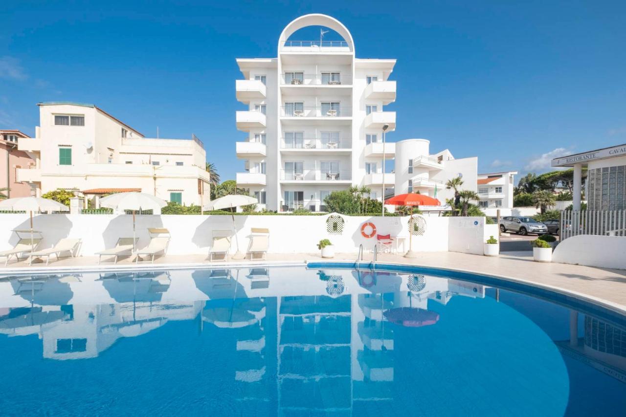 Hotel Cavalluccio Marino Santa Marinella Exteriör bild