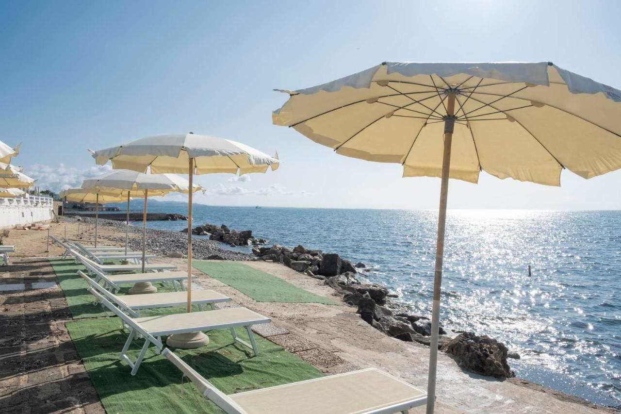 Hotel Cavalluccio Marino Santa Marinella Exteriör bild