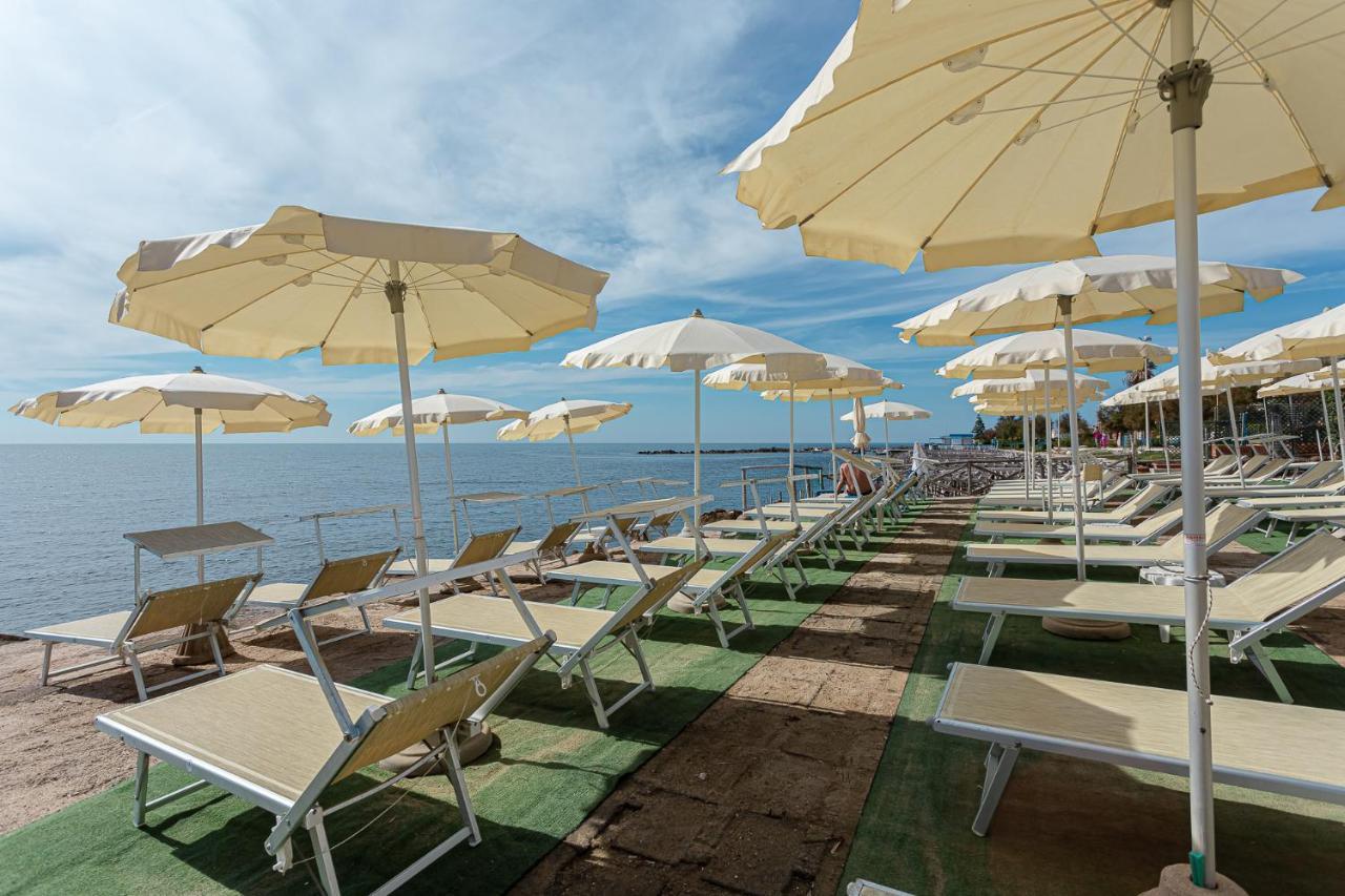 Hotel Cavalluccio Marino Santa Marinella Exteriör bild