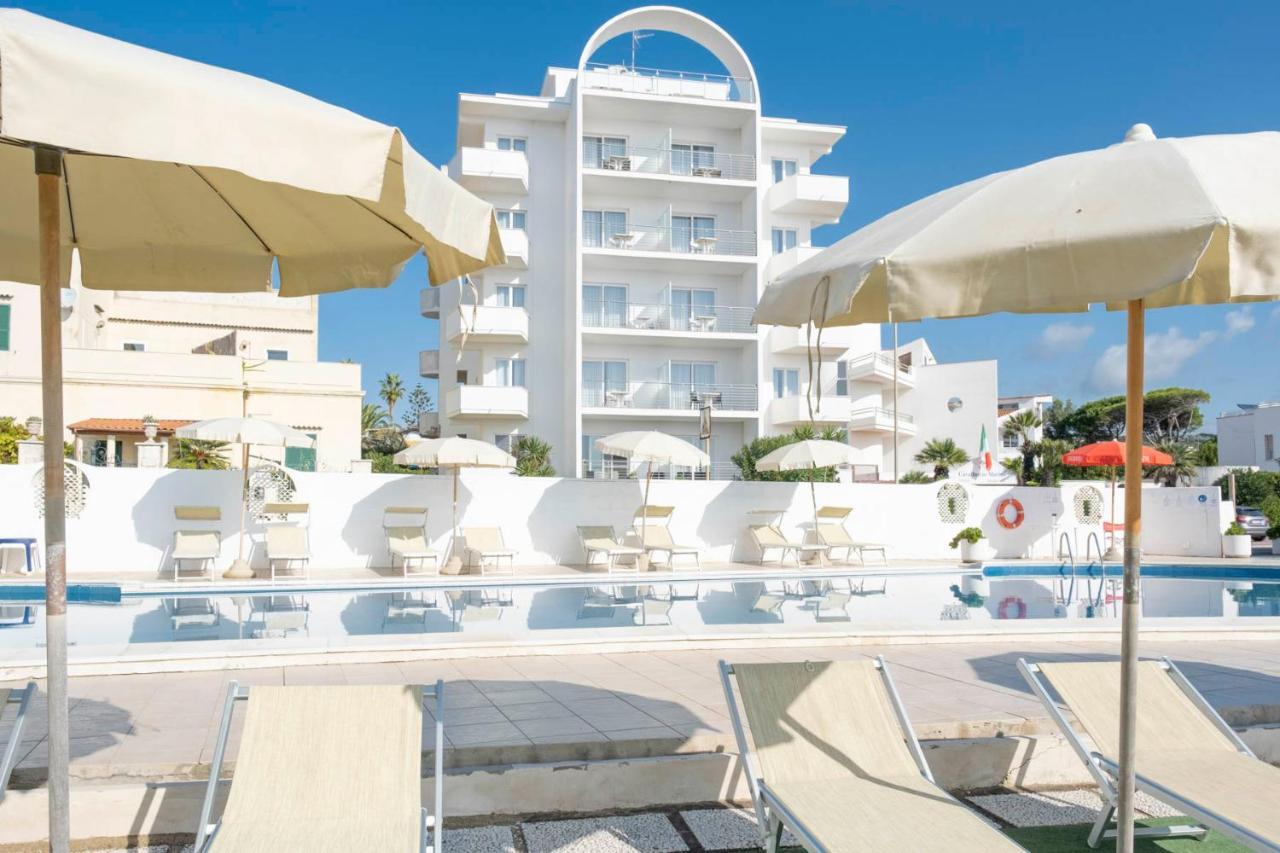 Hotel Cavalluccio Marino Santa Marinella Exteriör bild
