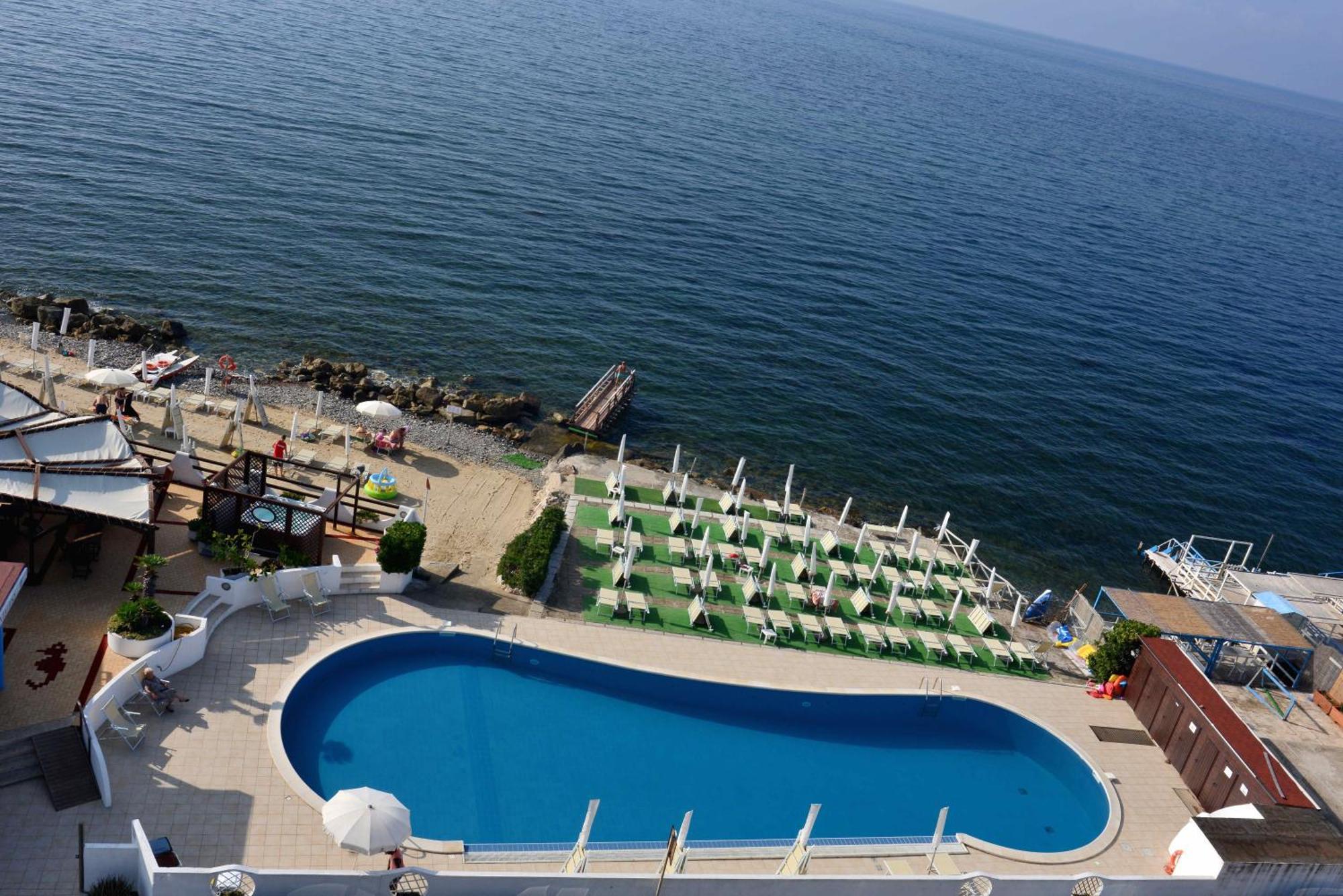 Hotel Cavalluccio Marino Santa Marinella Exteriör bild